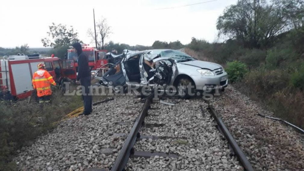 Μία γυναίκα νεκρή στο τροχαίο με σύγκρουση αυτοκινήτου με τρένο στη Φθιώτιδα (Φώτο)