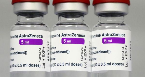 Νέα ενημέρωση από τον ΕΟΦ προς τους επαγγελματίες υγείας για το εμβόλιο της AstraZeneca