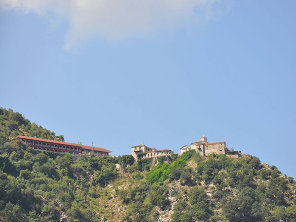 Ενημέρωση από την Ιερά Μητρόπολη για τους προσκυνητές της Ι.Μ. Παναγίας Σπηλιάς