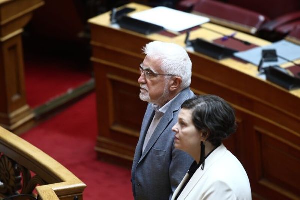 Νέοι βουλευτές ΣΥΡΙΖΑ οι Ακριώτου και Καριπίδης