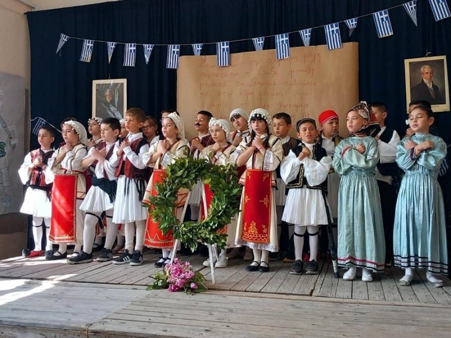 Μια συγκινητική γιορτή του 2ου Δημοτικού Σχολείου Σοφάδων για την 25η Μαρτίου