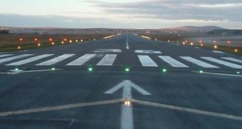 Εκπαιδευτικό αεροπλάνο βγήκε από το διάδρομο στο Τατόι - Τραυματίες οι δύο πιλότοι