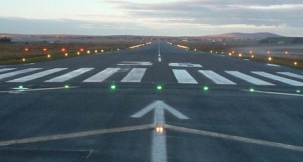 Εκπαιδευτικό αεροπλάνο βγήκε από το διάδρομο στο Τατόι - Τραυματίες οι δύο πιλότοι