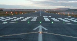 Εκπαιδευτικό αεροπλάνο βγήκε από το διάδρομο στο Τατόι - Τραυματίες οι δύο πιλότοι