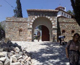 Υπογράφηκε η σύμβαση του έργου βελτίωσης της πρόσβασης στην Ι.Μ. Παναγίας Οδηγήτριας στην Πορταριά