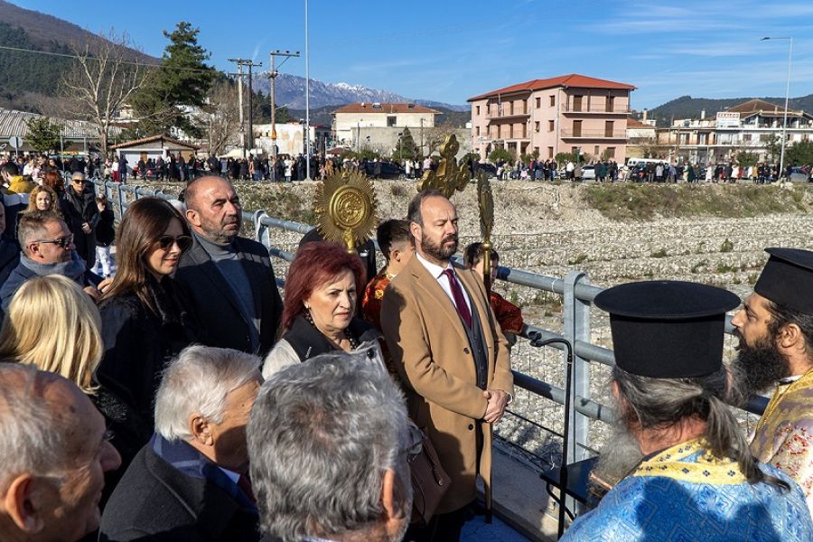 Την Τρίτη (6/1), ο Αγιασμός των Υδάτων και η κατάδυση του Τιμίου Σταυρού στο Μουζάκι για τον εορτασμό των Θεοφανείων