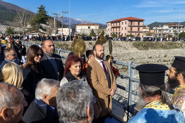 Την Τρίτη (6/1), ο Αγιασμός των Υδάτων και η κατάδυση του Τιμίου Σταυρού στο Μουζάκι για τον εορτασμό των Θεοφανείων