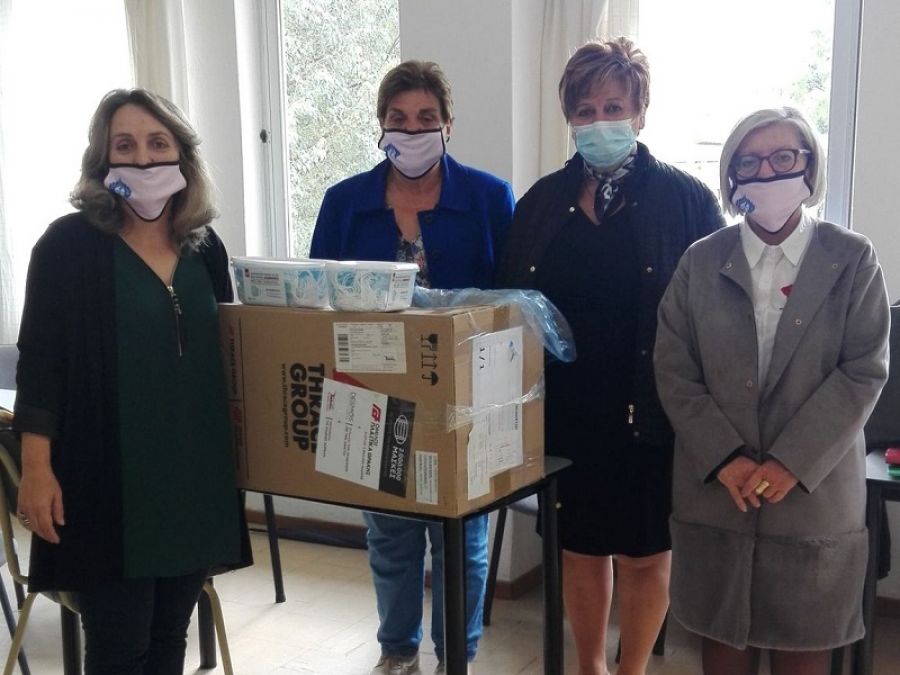 Προσφορά δωρεάν μασκών στο Κ.Υ. Μουζακίου από την Ελληνική Αντικαρκινική Εταιρεία