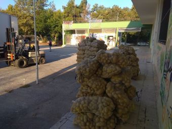Διανομή προϊόντων στις οικογένειες του ΚΕΑ-TEBA από τους δήμους της Π.Ε. Καρδίτσας