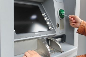 Βόλος: Του έκλεψε την χρεωστική κάρτα και έκανε ανάληψη μετρητών και πλήρωσε οφειλές!