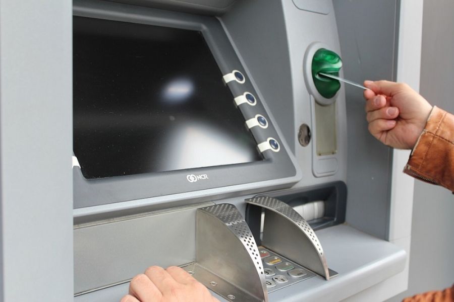 Βόλος: Του έκλεψε την χρεωστική κάρτα και έκανε ανάληψη μετρητών και πλήρωσε οφειλές!