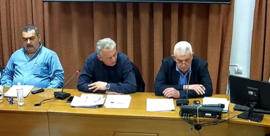 Θ. Σκάρλος: Μια απόφαση και μία κορδέλα «κλείνουν» τις παιδικές χαρές - Διπλός κίνδυνος από τη χρήση τους