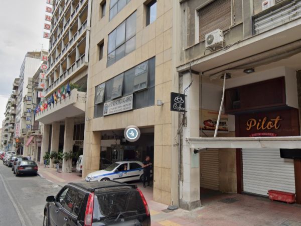 Νεκρός 55χρονος Γερμανός που πήδηξε από το 2ο όροφο του Α.Τ. Ομόνοιας