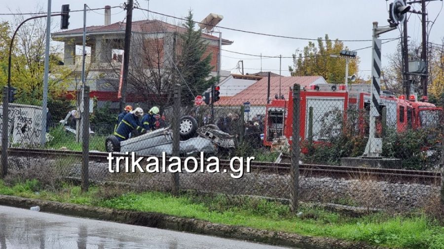 Τρίκαλα: Τρένο παρέσυρε αυτοκίνητο στην διάβαση Πύργου - Εκτός κινδύνου ο τραυματίας οδηγός (+Φώτο)