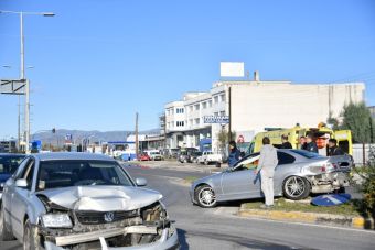 Τροχαίο με δύο τραυματίες στη Λάρισα