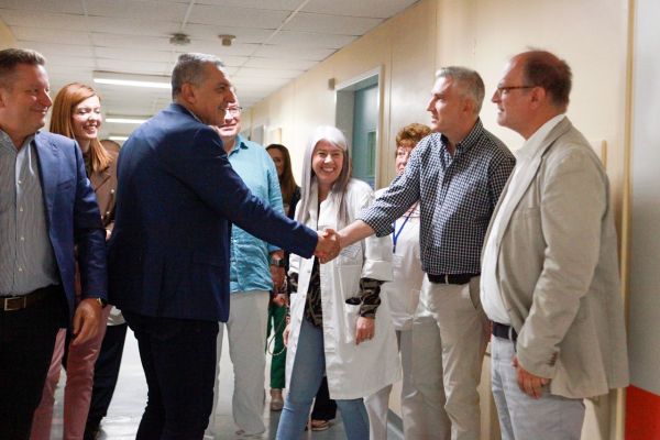 Περιφέρεια Θεσσαλίας: Ξεκίνησε η δράση με τα «Βρεφικά Πακέτα» – 6.200 πακέτα σε νέες οικογένειες