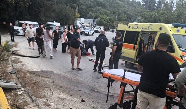 Τροχαίο με δύο τραυματίες στη Σκιάθο - Έγινε διακομιδή τους με C-130 στην Ελευσίνα (+Φωτο)