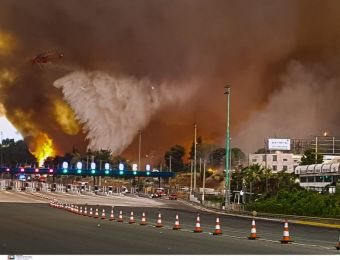 Φωτιά στη βόρεια Αττική: Στα διόδια Αφιδνών οι φλόγες, καίγονται σπίτια στη Δροσοπηγή, εκκενώθηκε το Κρυονέρι