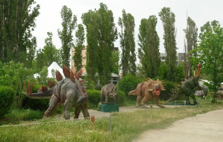 Πάρκο δεινοσαύρων, φιλοδοξεί να φέρει στην Καρδίτσα για τα Χριστούγεννα το Επιμελητήριο