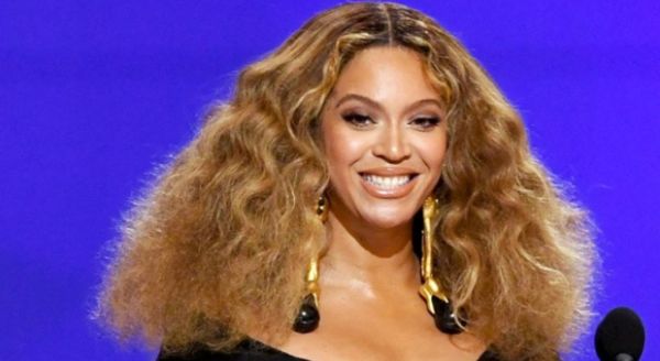 Forbes: Στο κλαμπ των δισεκατομμυριούχων η Beyoncé