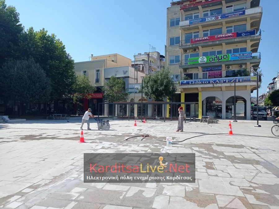 Νέα διορθωτική παρέμβαση στην κεντρική πλατεία (+Φώτο +Βίντεο)