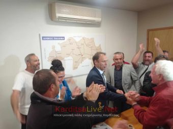 Φωτογραφίες και βίντεο από τους πανηγυρισμούς στο εκλογικό κέντρο του Σωκρ. Δασκαλόπουλου