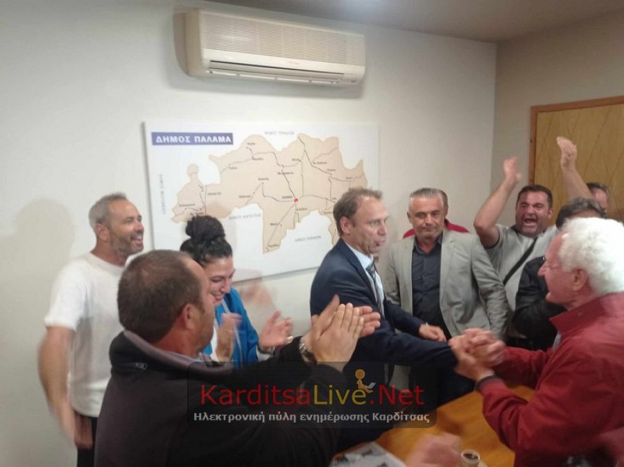 Φωτογραφίες και βίντεο από τους πανηγυρισμούς στο εκλογικό κέντρο του Σωκρ. Δασκαλόπουλου