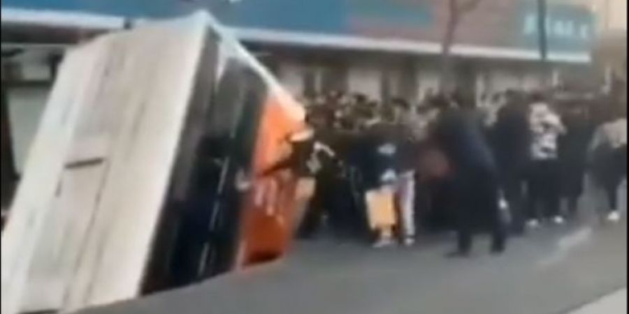 Κίνα: Άνοιξε τρύπα στο δρόμο και &quot;κατάπιε&quot; λεωφορείο - 6 νεκροί, τραυματίες και αγνοούμενοι (+Βίντεο)