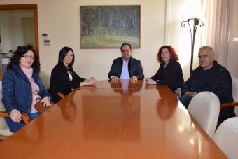 Συνάντηση με εκπροσώπους του Συλλόγου Ατόμων και Φίλων με Αυτισμό Δυτ. Θεσσαλίας είχε ο Β. Τσιάκος