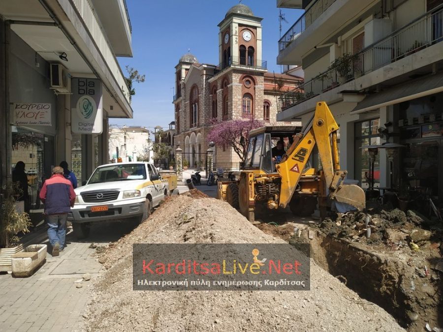 Αντικαθίσταται ο παλιός αγωγός αποχέτευσης της Δ.Ε.Υ.Α.Κ. στον πεζόδρομο Σμύρνης της Καρδίτσας (+Φώτο)