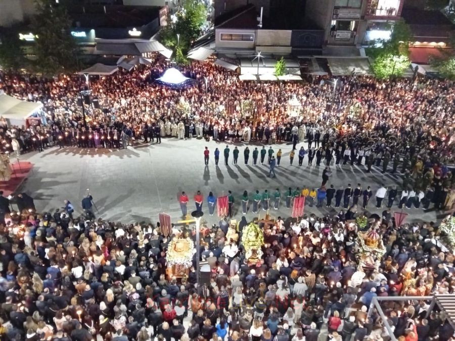 Κατανυκτική ατμόσφαιρα στη συνάντηση των Επιταφίων στην Κεντρική πλατεία Καρδίτσας (+Φωτο +Βίντεο)
