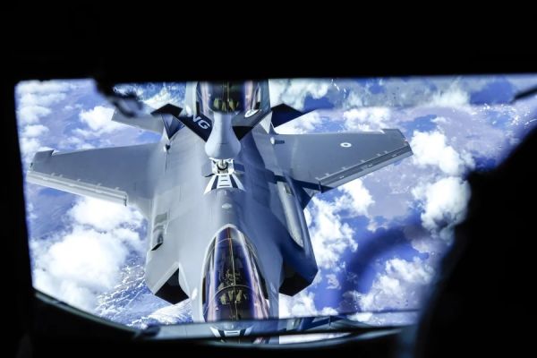 Αεροσκάφος έπεσε σε σπίτια κατά τη διάρκεια αεροπορικής επίδειξης στο Μίσιγκαν
