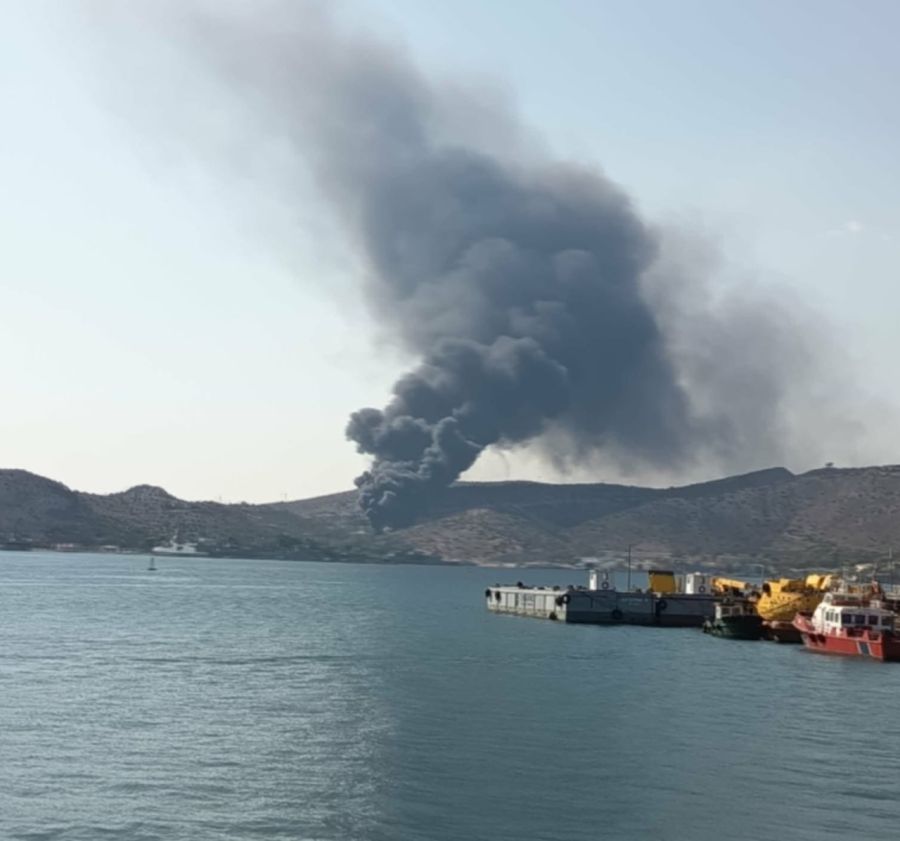 Πυρκαγιά στο Ελληνικό Σαλαμίνας - Ενισχύθηκαν οι πυροσβεστικές δυνάμεις - Μήνυμα του 112 για απομάκρυνση από τις περιοχές Άνω Βασιλικά και Νέα Σαλαμίνα