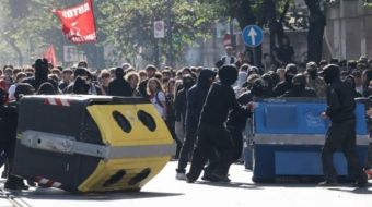 Ιταλία: Διαδηλώσεις κατά της ακρίβειας σε μεγάλες πόλεις – Επεισόδια και τραυματισμοί