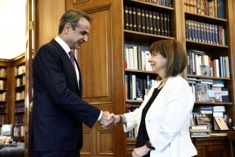Κυρ. Μητσοτάκης: Παρέλαβε την εντολή σχηματισμού κυβέρνησης από την ΠτΔ - Δεσμεύθηκε εκ νέου για τη "δρομολόγηση μεγάλων αλλαγών και μεταρρυθμίσεων"