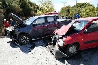 Τροχαίο με νεκρό και τραυματίες στο δρόμο Λάρισας - Αγιάς (+Φωτο)