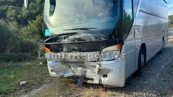 Τροχαίο με λεωφορείο και ΙΧ στις στροφές του Δομοκού - Μία τραυματίας(+Φωτο)