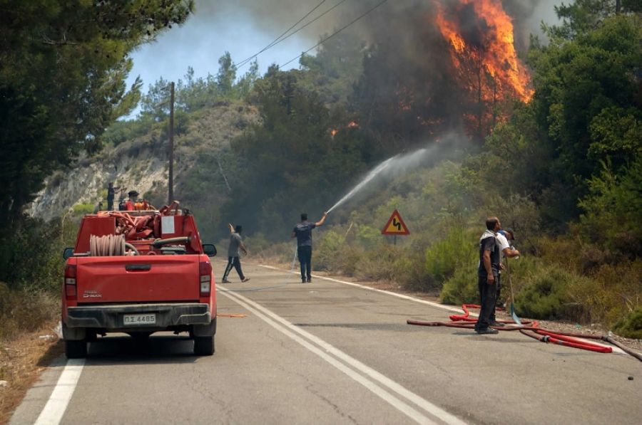 ΕΔΕ για Νέα Αγχίαλο: Πολύ μικρή αντιπυρική ζώνη, πλημμελής καθαρισμός, σε συνδυασμό με τον στροβιλισμό της φωτιάς και τον άνεμο, οδήγησαν στις εκρήξεις