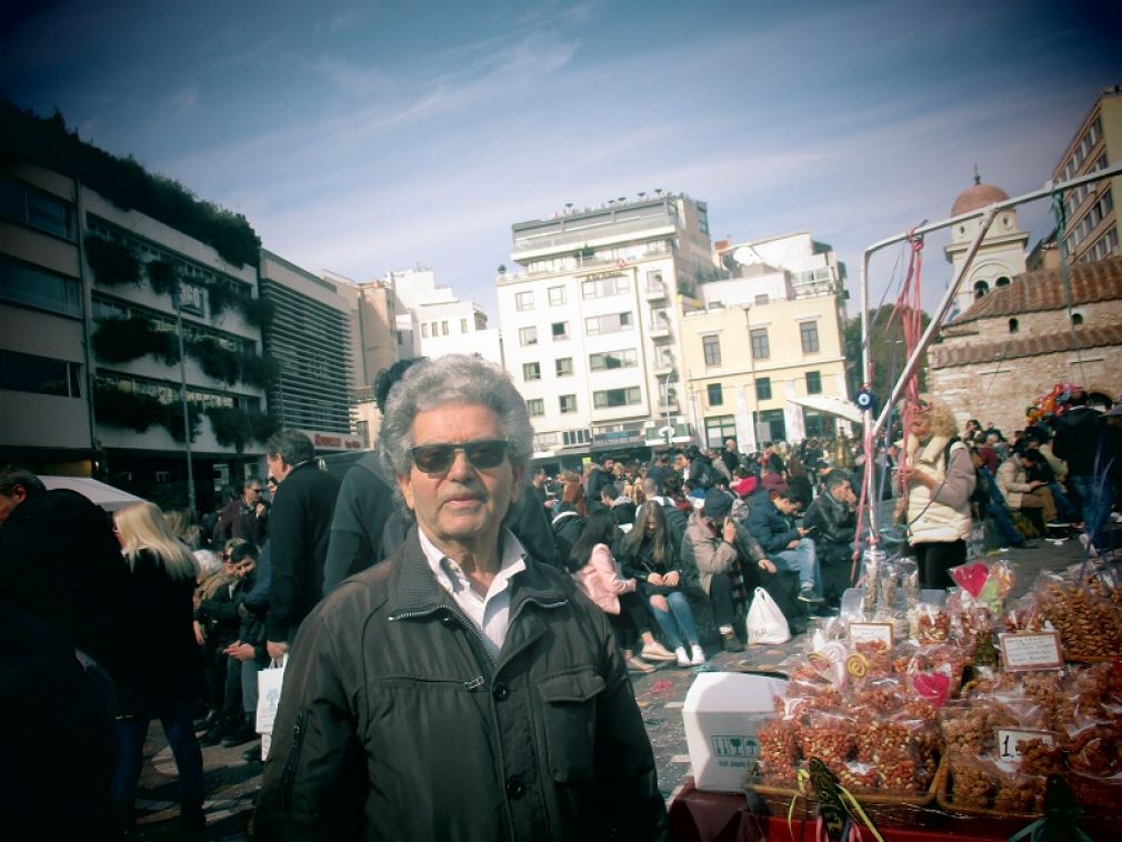 Θάνος Αθανάσιος: "Η χώρα της παράγκας"
