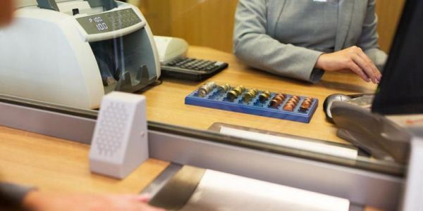 Μειώνεται το ωράριο των συναλλαγών με το κοινό στις τράπεζες από την Πέμπτη 2 Μαΐου