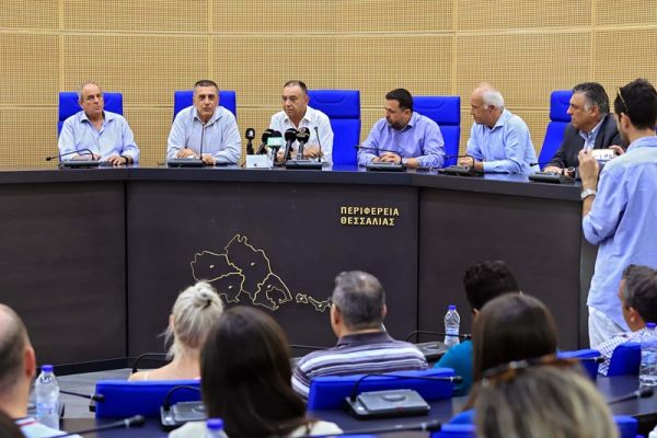 Απονομή τιμητικών πλακετών στους κτηνιάτρους για την προσφορά τους στη μάχη κατά της πανώλης των μηρυκαστικών