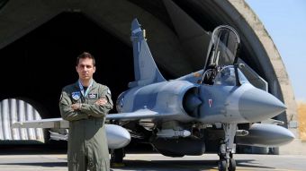 Ο Παν. Νάνος υπέγραψε την ανάθεση για τη δημιουργία του αδριάντα του Σμηναγού Γεώργιου Μπαλταδώρου