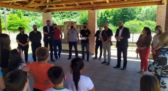 Τα βιβλία «Τα ιστορικά Άγραφα» και «Βίος Κατσαντώνη» διανεμήθηκαν στους μαθητές Λεονταρίου, Ανάβρας και Κέδρου