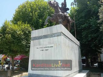 Καθαρίστηκε (επιτέλους) από τα συνθήματα το βάθρο του ανδριάντα του Γ. Καραϊσκάκη (+Φωτο)