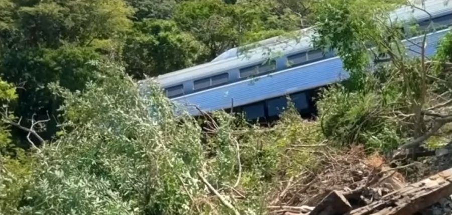 Τουλάχιστον 13 νεκροί και 98 τραυματίες μετά από εκτροχιασμό αμαξοστοιχίας στο Μεξικό