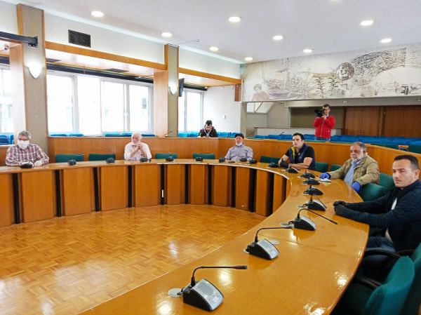 Άμεση επαναλειτουργία των λαϊκών αγορών και 800 ευρώ για αναπλήρωση εισοδήματος ζήτησαν οι παραγωγοί