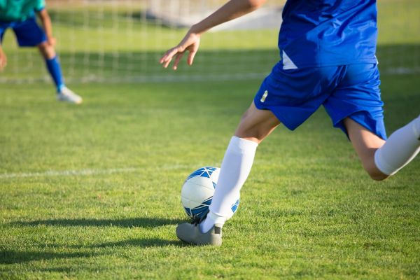 Παιδικά football boots: Τι χρειάζεται πραγματικά το παιδί σου για να ξεκινήσει σωστά