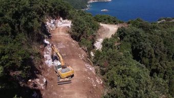 Συνεχίζονται οι εργασίες κατασκευής του νέου δρόμου για τη σύνδεση του Βένετου με την παραλία Κουλούρι