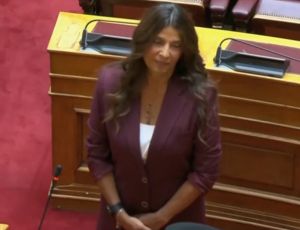 Βουλή: Ορκίστηκε η Τσαπανίδου - Ανεξάρτητη και επίσημα η Λινού