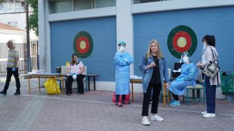 Λάρισα: Ξεκίνησαν οι δειγματοληψίες για Covid-19 στα σχολεία της Ν. Σμύρνης